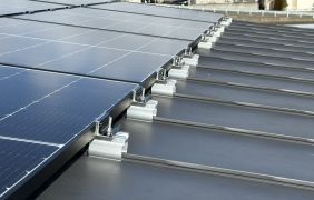 長野市安茂里で太陽光発電パネル設置。