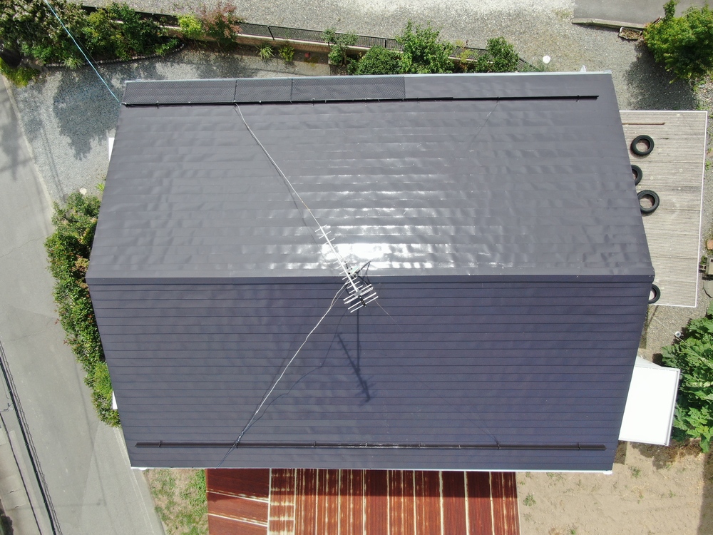 屋根のリフォームには塗装・葺き替え・重ね葺きがあります！