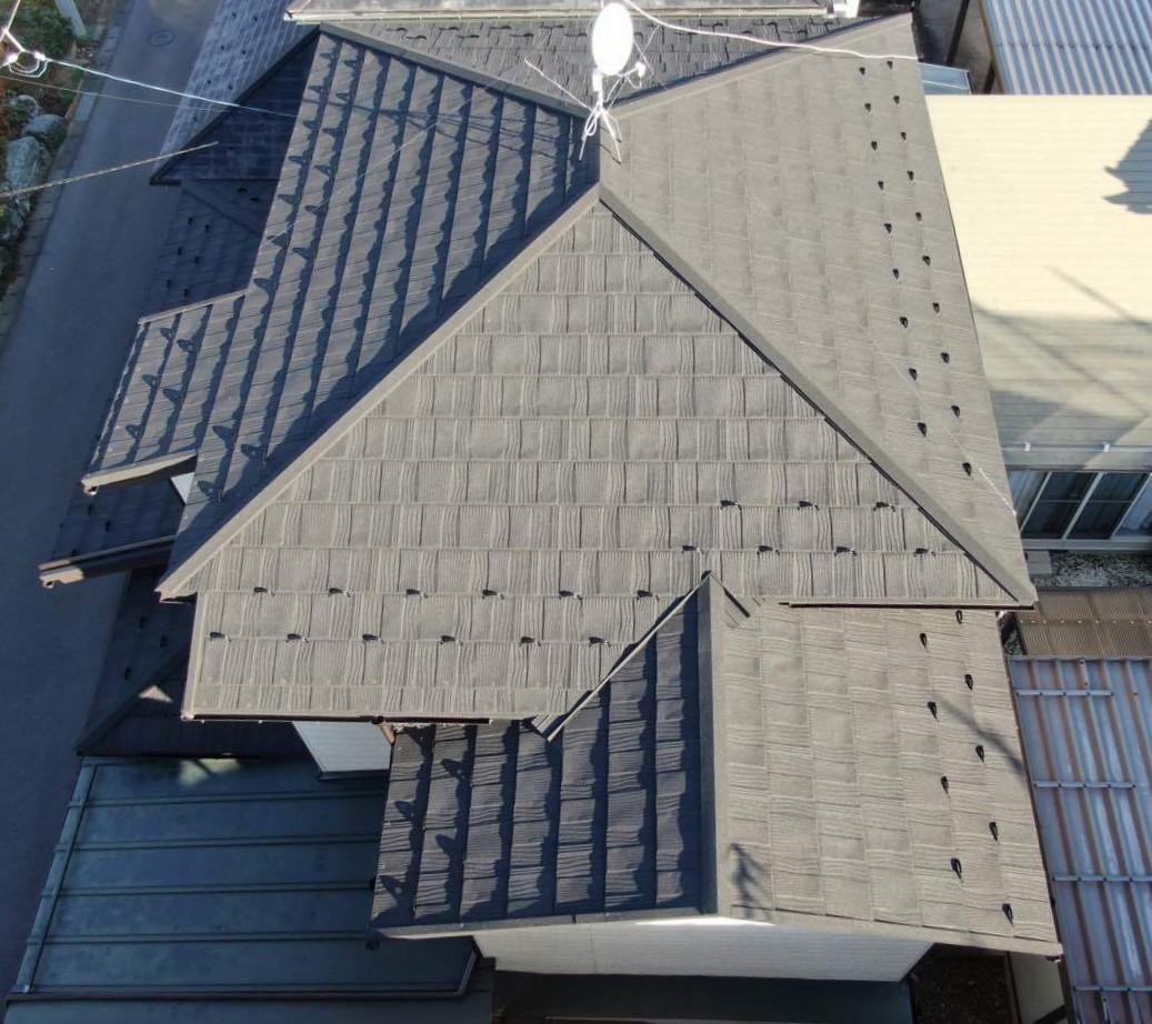 長野県長野市で屋根リフォーム。LIXILのTルーフで経済的で短期工期のカバー工事！