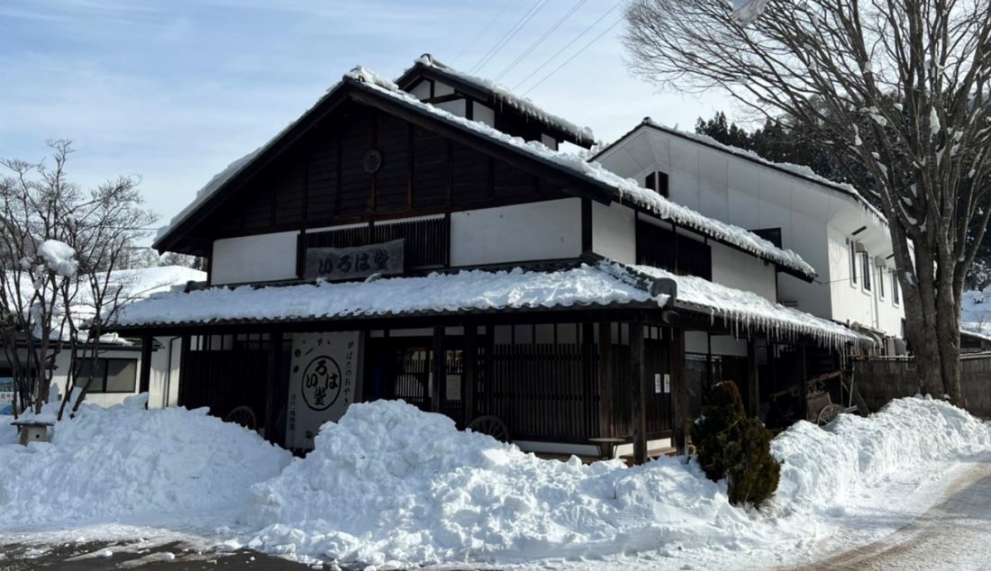 長野県長野市鬼無里で屋根の雪おろし作業を行いました！