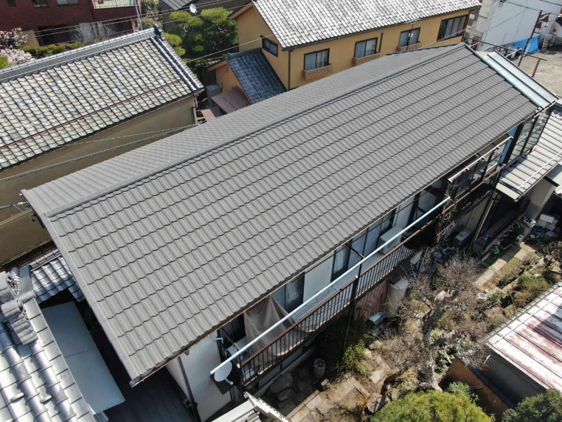 長野県長野市で瓦屋根をLIXILのTルーフ　クラシックNに葺き替えました。屋根の軽量化になり耐震性アップ！　Asmileリフォーム現場 写真