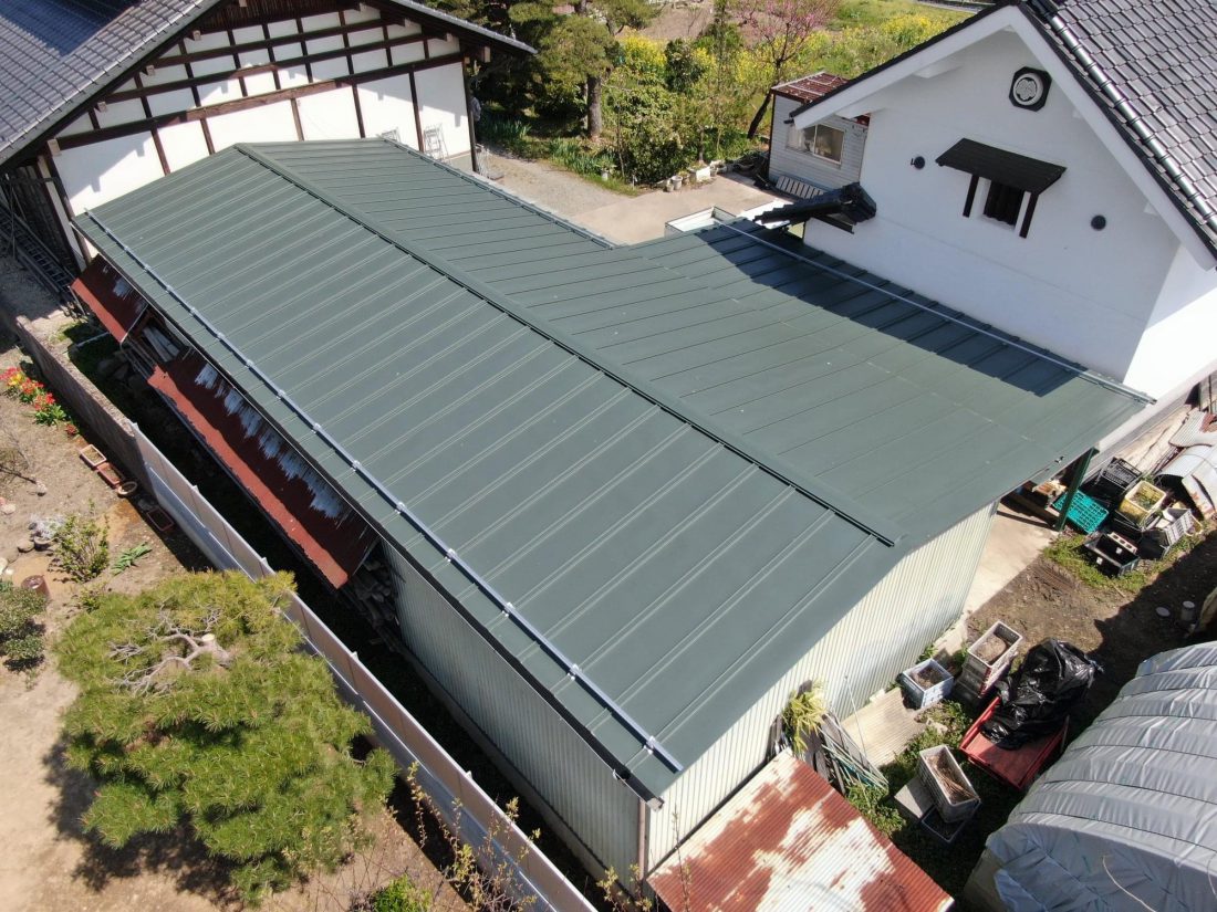 板金屋根張り替え工事　鉄骨シリコン塗装リフォーム 写真