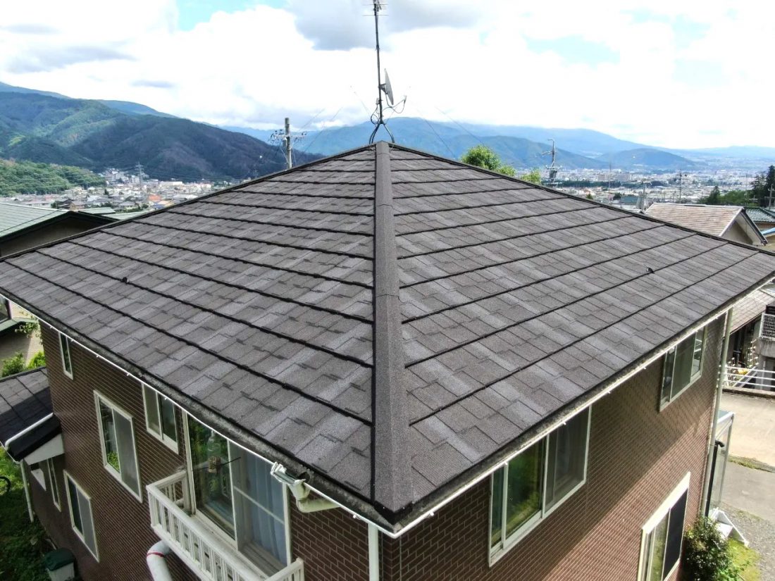 30年塗り替え不要！高耐久性屋根材Tルーフで屋根カバーリフォーム　【コープハウジング】