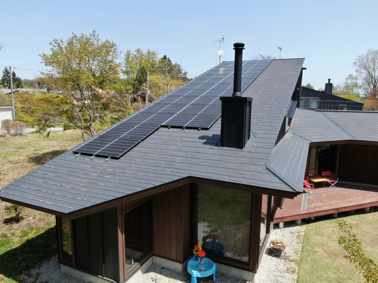 市町村補助金を使ってお得に太陽光発電システム設置　ハンファジャパン9.6kw
