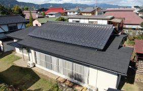 長野県千曲市で屋根リフォーム！板金屋根の重ね葺き(カバー工法)・シリコン塗装工事。Tルーフ ヴェルウッドで軽くて・長持ちする屋根に。