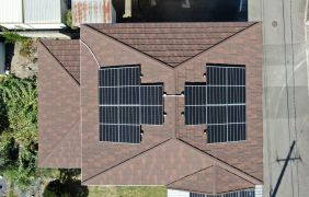 屋根・カーポートにQセルズ太陽光発電システム6.390kw設置