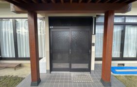 防腐・防カビ・防虫効果のキシラデコールで玄関柱塗装工事