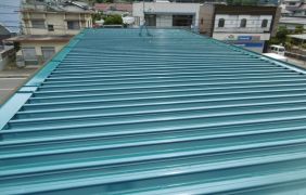 板金屋根を高品質塗料で塗装リフォーム　美しく長持ちする屋根に