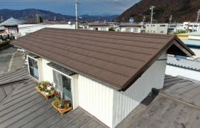 瓦屋根を軽量板金屋根材　LIXILのTルーフヴェルウッドで葺き替えリフォーム