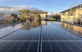 ガレージ屋根塗装、太陽光発電パネル設置、電気自動車用EVコンセント設置