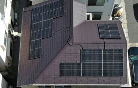 太陽光パネル設置と一緒に屋根塗装もやるとコスパ◎。太陽光＋蓄電池＋屋根メンテすべてをかなえた施工事例