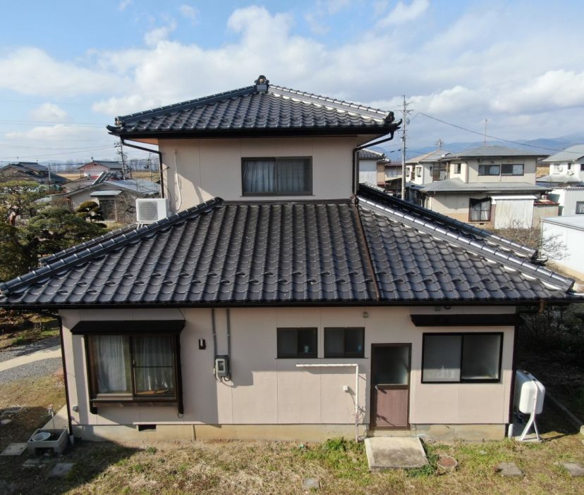 長野市で外装シリコン塗装　雨どい掛け替え　棟取り直し 写真