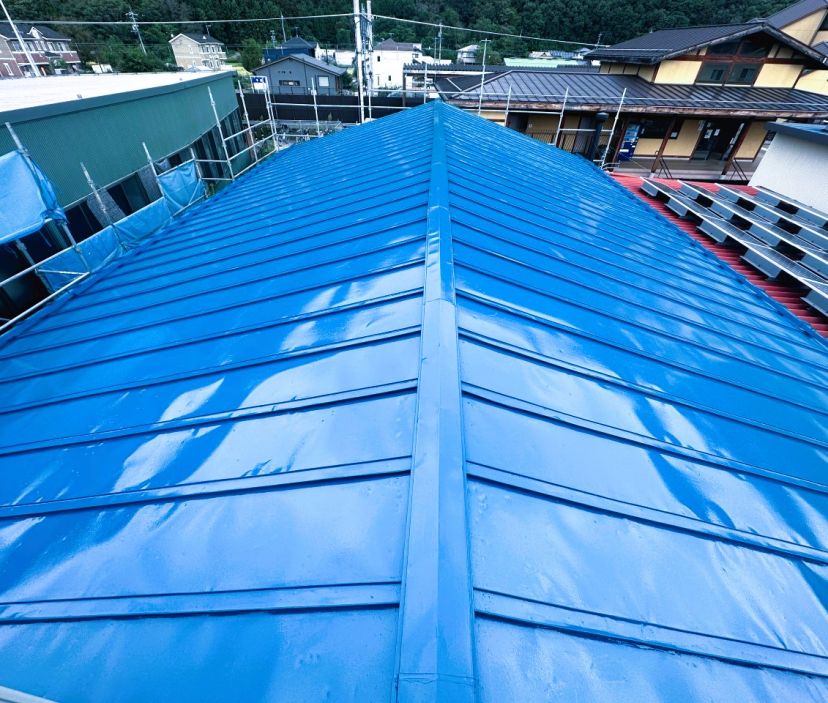 金属加工工場の屋根板金塗装 写真